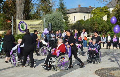 Séta a demenciával élőkért az Alzheimer Világnap jegyében